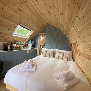 2 bedrooms, travel crib, free WiFi, bed sheets - Wild Luxury Bluebell Glamping Pod with Wood Fired Hot Tub in quiet rural setting (Plymouth)