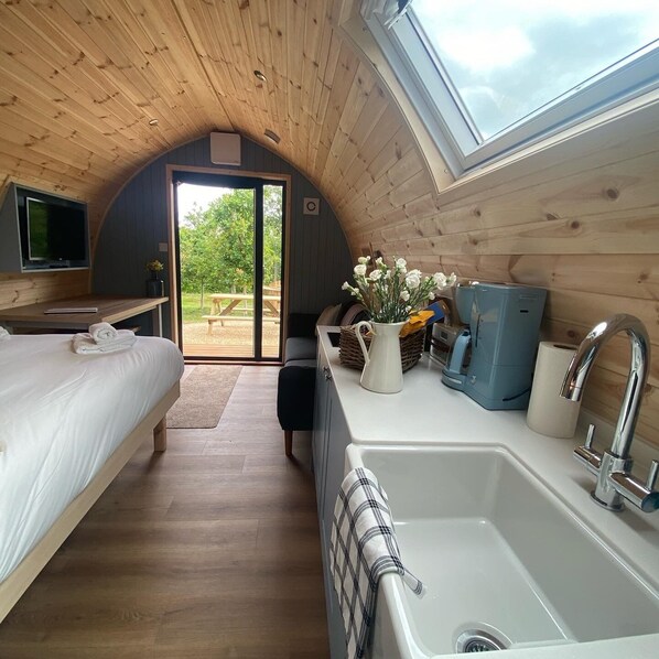2 bedrooms, travel crib, free WiFi, bed sheets - Wild Luxury Bluebell Glamping Pod with Wood Fired Hot Tub in quiet rural setting (Plymouth)