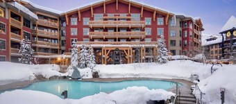 Village Center Stage Premium 3Bedroom - 3Bath Suite - Overlooking Gondola Square