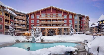 Village Center Stage Premium 3Bedroom - 3Bath Suite - Overlooking Gondola Square