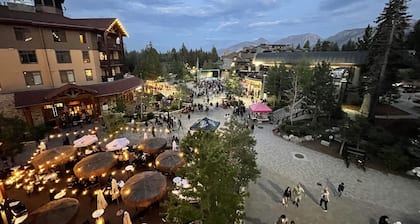 Village Center Stage Premium 3Bedroom - 3Bath Suite - Overlooking Gondola Square