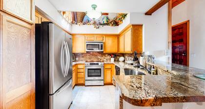 2nd-Floor Condo + Loft w/Balcony, Mtn Views, Fireplace, Free WiFi