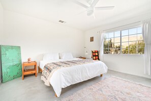 3 bedrooms, desk, iron/ironing board, free WiFi