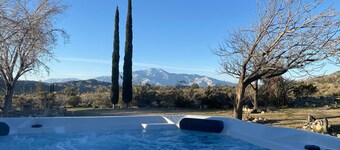 Peaceful Ranch House on 10 Acres! Hot Tub/Mountain Views