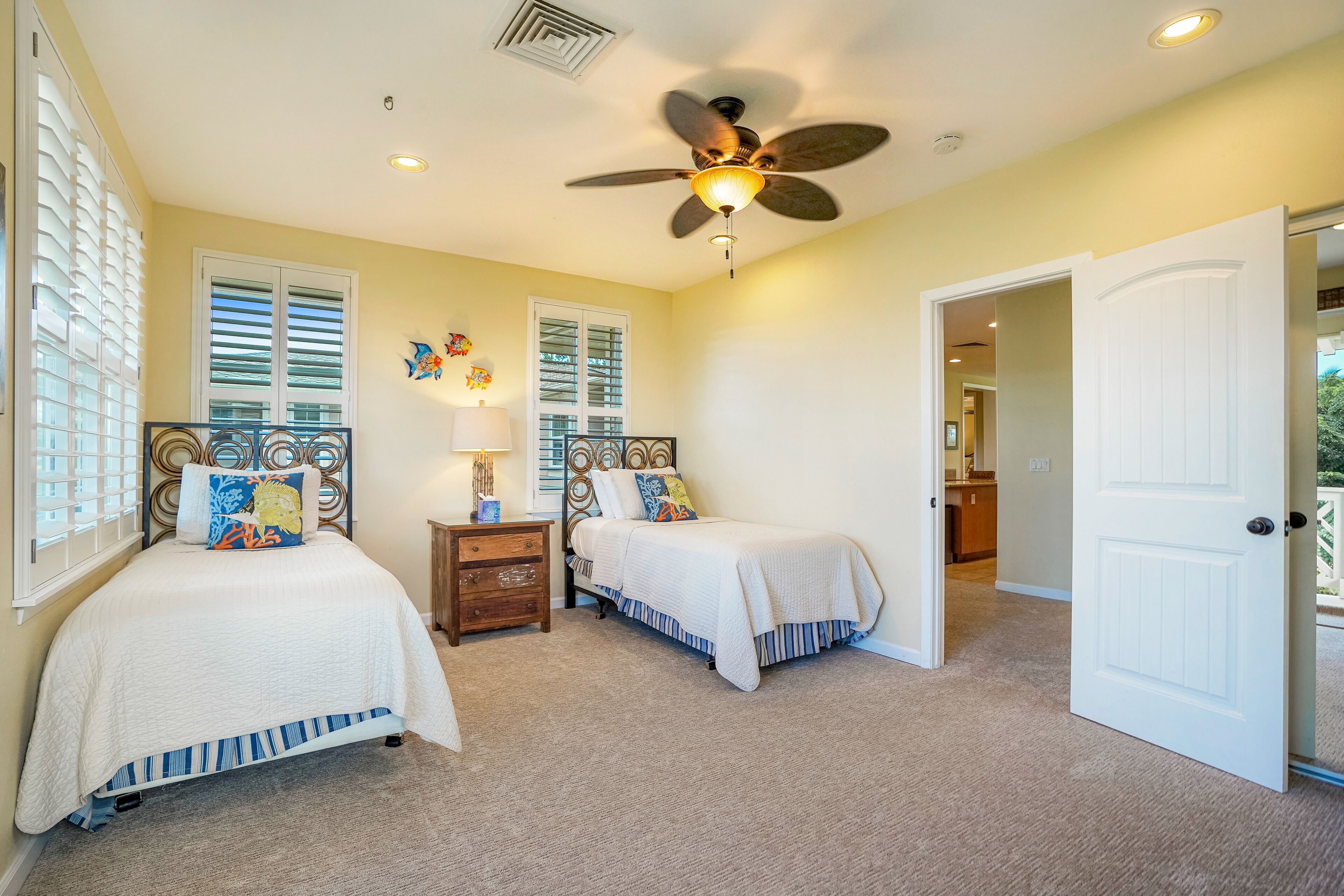 3 bedrooms, iron/ironing board, internet, bed sheets