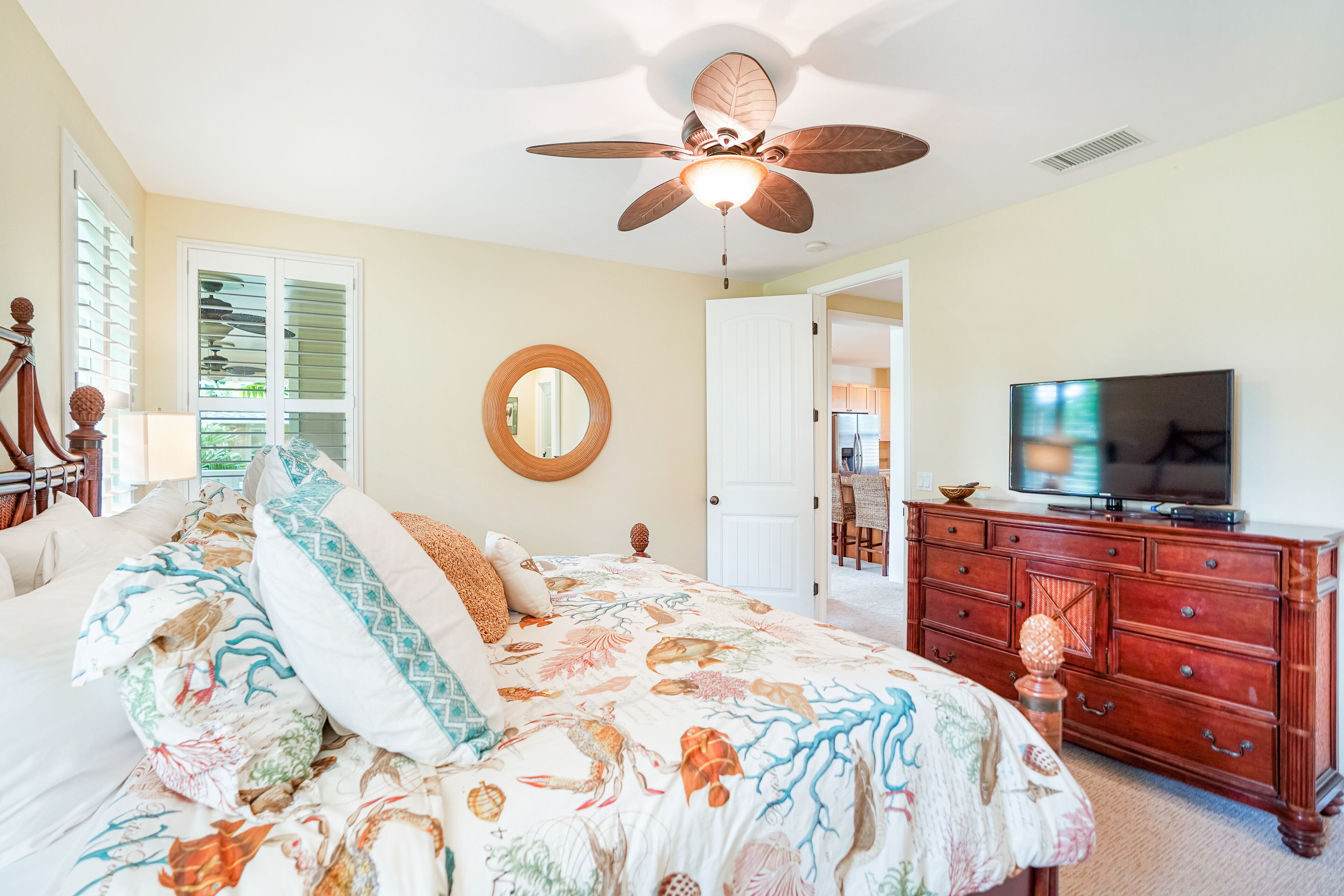 3 bedrooms, iron/ironing board, internet, bed sheets