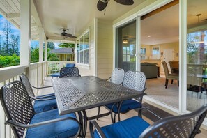 Outdoor dining - Spacious home w/ AC, lanais, shared pool, hot tub, & views of Makai Golf Course (Princeville)