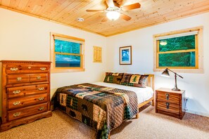 2 bedrooms, iron/ironing board, Internet, bed sheets