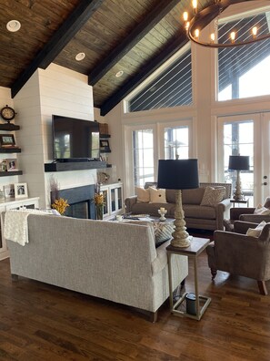 Smart TV, fireplace, books, stereo