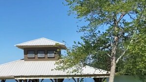 Property grounds - Beautiful 5 Star, 278' Waterfront Lake Martin home!  Only 35 min. from AUBURN! (Dadeville)