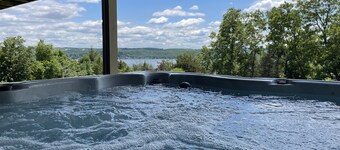 Beautifully Renovated Lodge with Lakeview