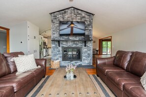 Smart TV, videojuegos, reproductor de DVD y futbolito 