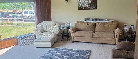 TV, fireplace, ping pong