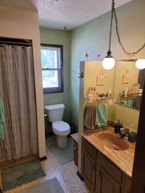 Hair dryer, towels - Sturgis rally rental (Spearfish)