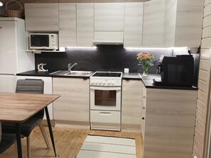 雪櫃、微波爐、洗碗機、廚房用具/餐具/器皿