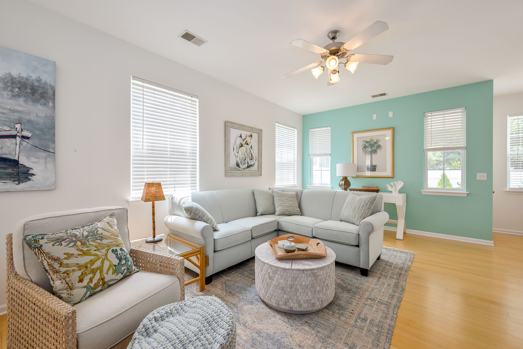 Newly Furnished-Dog Friendly TH/Fenced Yard/Scrnd porch/Pool-Ideal location.
