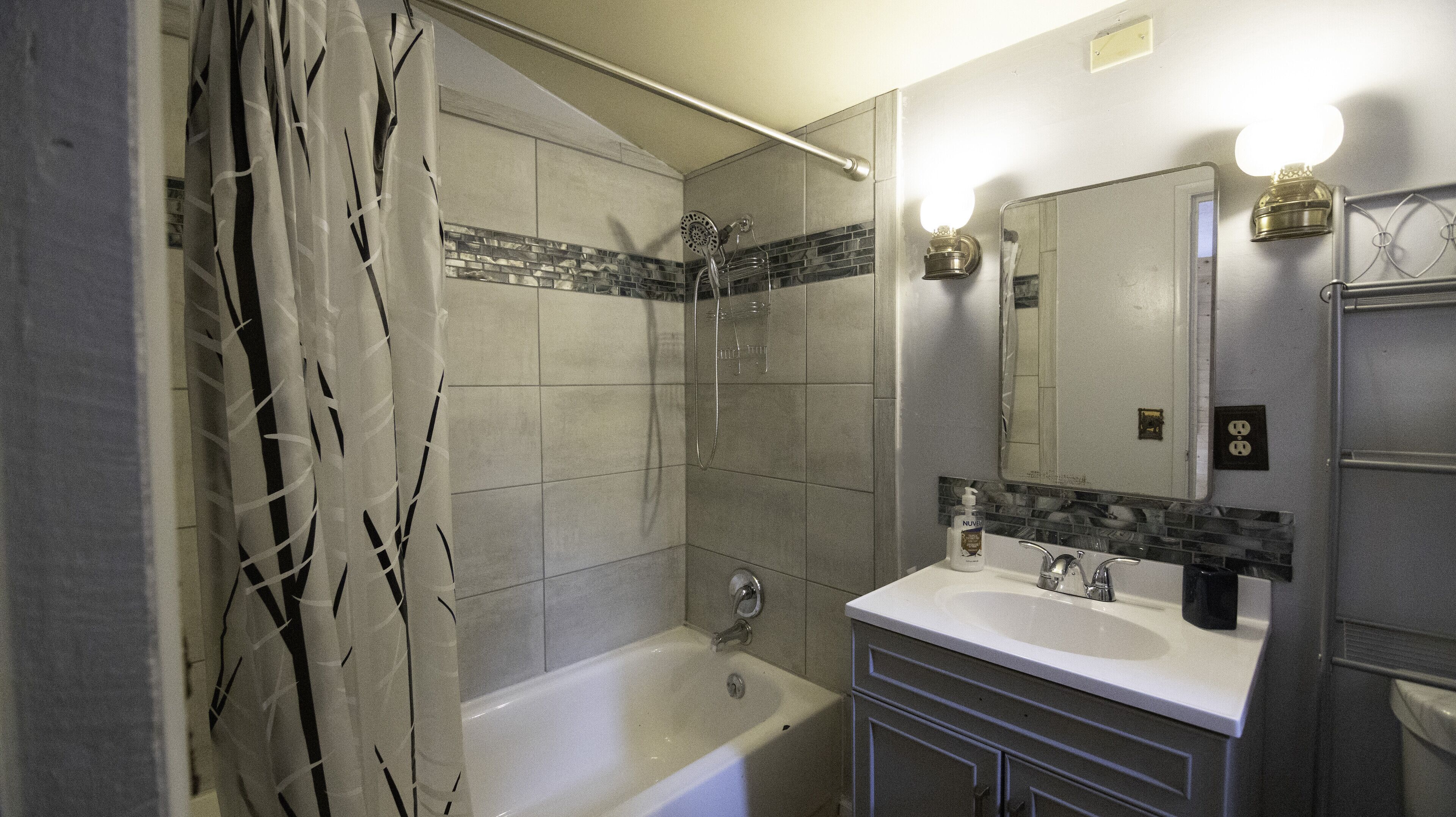 Combined shower/tub, hair dryer, towels, soap