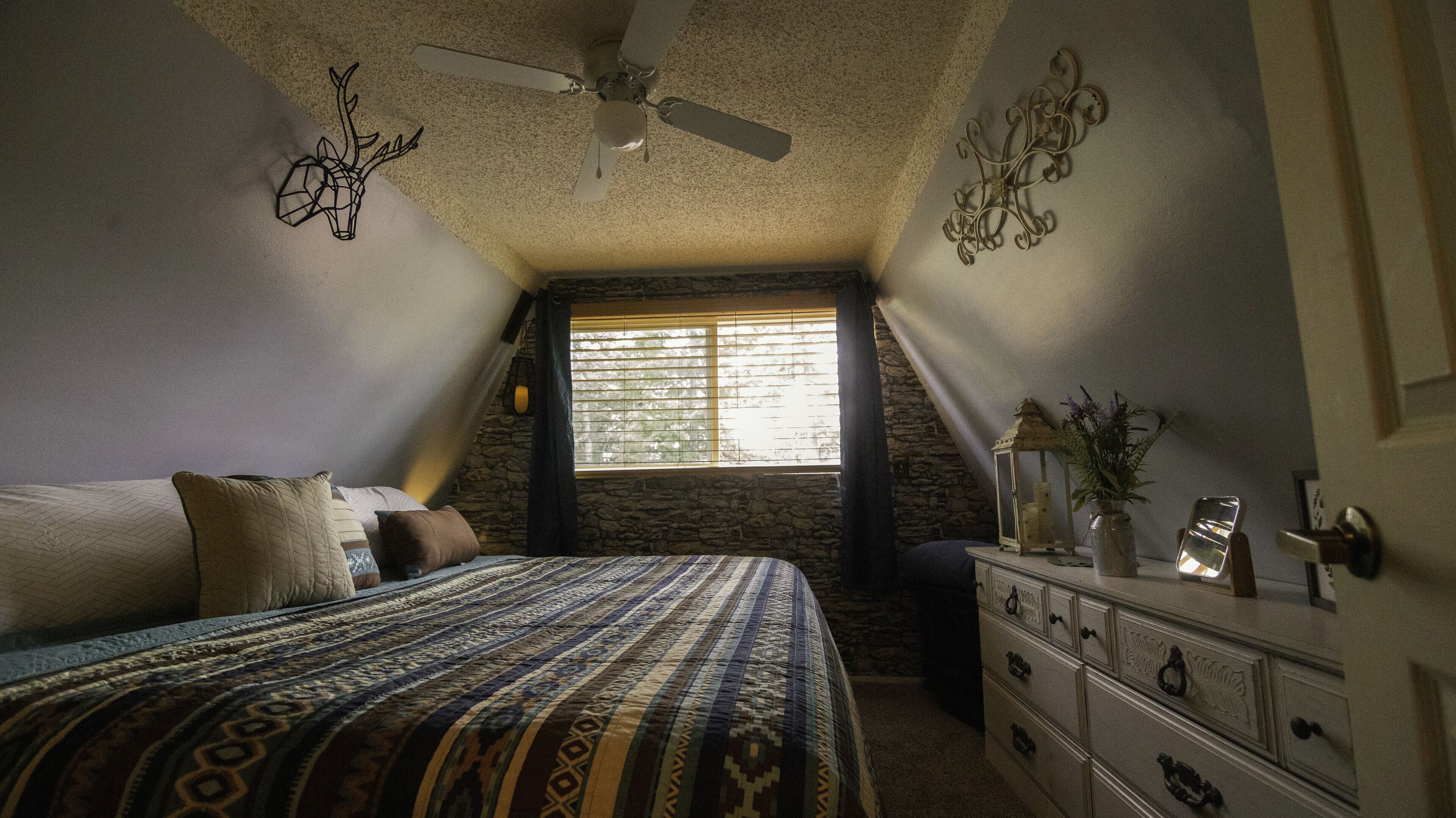 2 bedrooms, travel crib, free WiFi, bed sheets