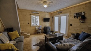 Una Smart TV, una chimenea