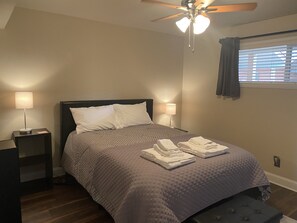 2 Schlafzimmer, Schreibtisch, Bügeleisen/Bügelbrett, kostenloses WLAN