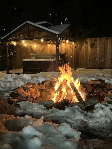 THE HI-MARK HOUSE -  Pool, Hot Tub, AC, Pool Table, walking distance to beach