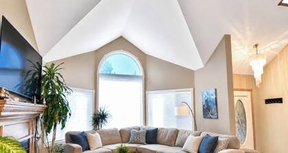 THE HI-MARK HOUSE - Pool, Hot Tub, AC, Pool Table, walking distance to beach