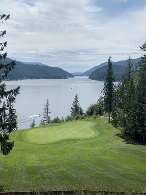 Golf - THE HI-MARK HOUSE -  Pool, Hot Tub, AC, Pool Table, walking distance to beach (Sicamous)