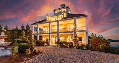 Ultimate Luxury Lake Estate -Sleeps 22|dock|chef kitchen