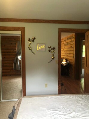 3 عدّة غرف نوم ومكواة/لوح كي وواي فاي مجانًا وملاءات أسرّة