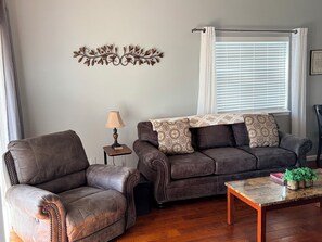 Smart TV, fireplace, Netflix, streaming services