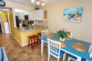 Dining - Snowbird Friendly-Gulf Front |Fabulous Southern Views of Gulf | Free Seasonal Beach Service| Pool (Fort Walton Beach)