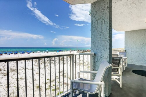 Snowbird Friendly-Gulf Front |Fabulous Southern Views of Gulf | Free Seasonal Beach Service| Pool
