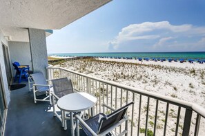 Property grounds - Snowbird Friendly-Gulf Front |Fabulous Southern Views of Gulf | Free Seasonal Beach Service| Pool (Fort Walton Beach)