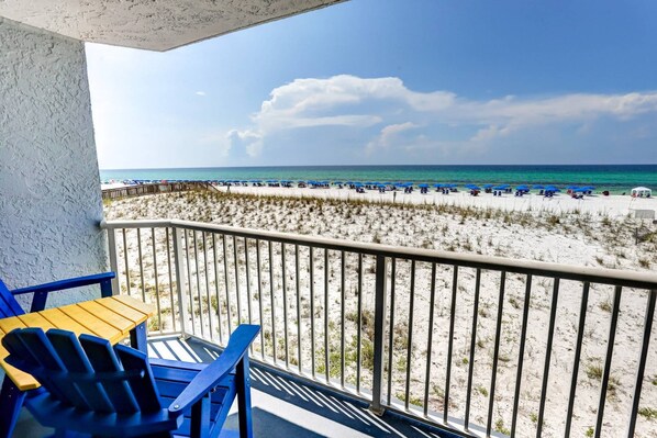Property grounds - Snowbird Friendly-Gulf Front |Fabulous Southern Views of Gulf | Free Seasonal Beach Service| Pool (Fort Walton Beach)