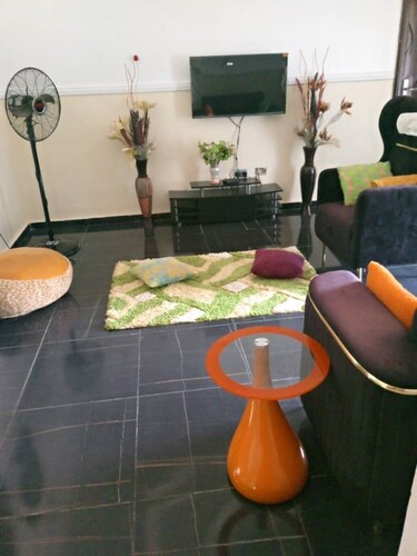 Charming 2-bedroom house with WiFi, AC, Parking in serene Ota winners chapel