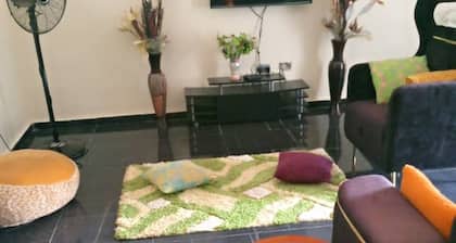 Charming 2-bedroom house with WiFi, AC, Parking in serene Ota winners chapel