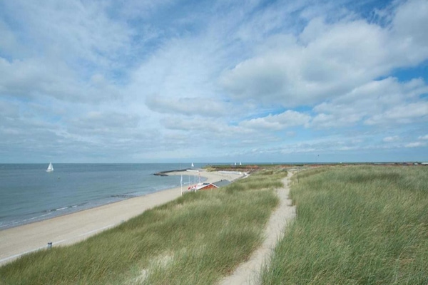 Una spiaggia nelle vicinanze