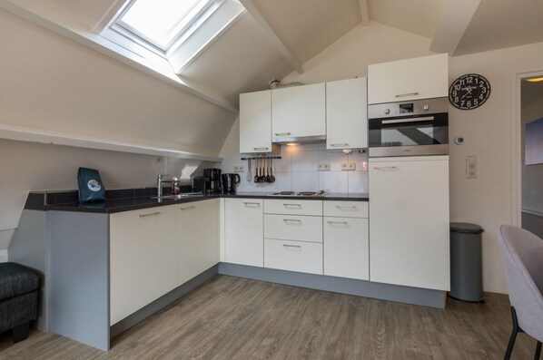 Fridge, microwave, dishwasher, coffee/tea maker