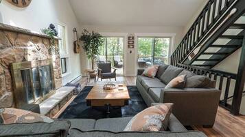 Televisión y chimenea