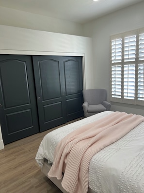 1 habitación, escritorio, wifi gratis y ropa de cama 