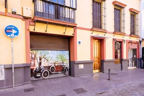 Exterior detail - Beautiful & Bright Apartment for 4 People, Parking Optional (Sevilla)