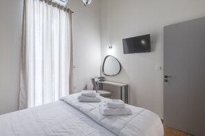 3 chambres, coffres-forts dans les chambres, bureau