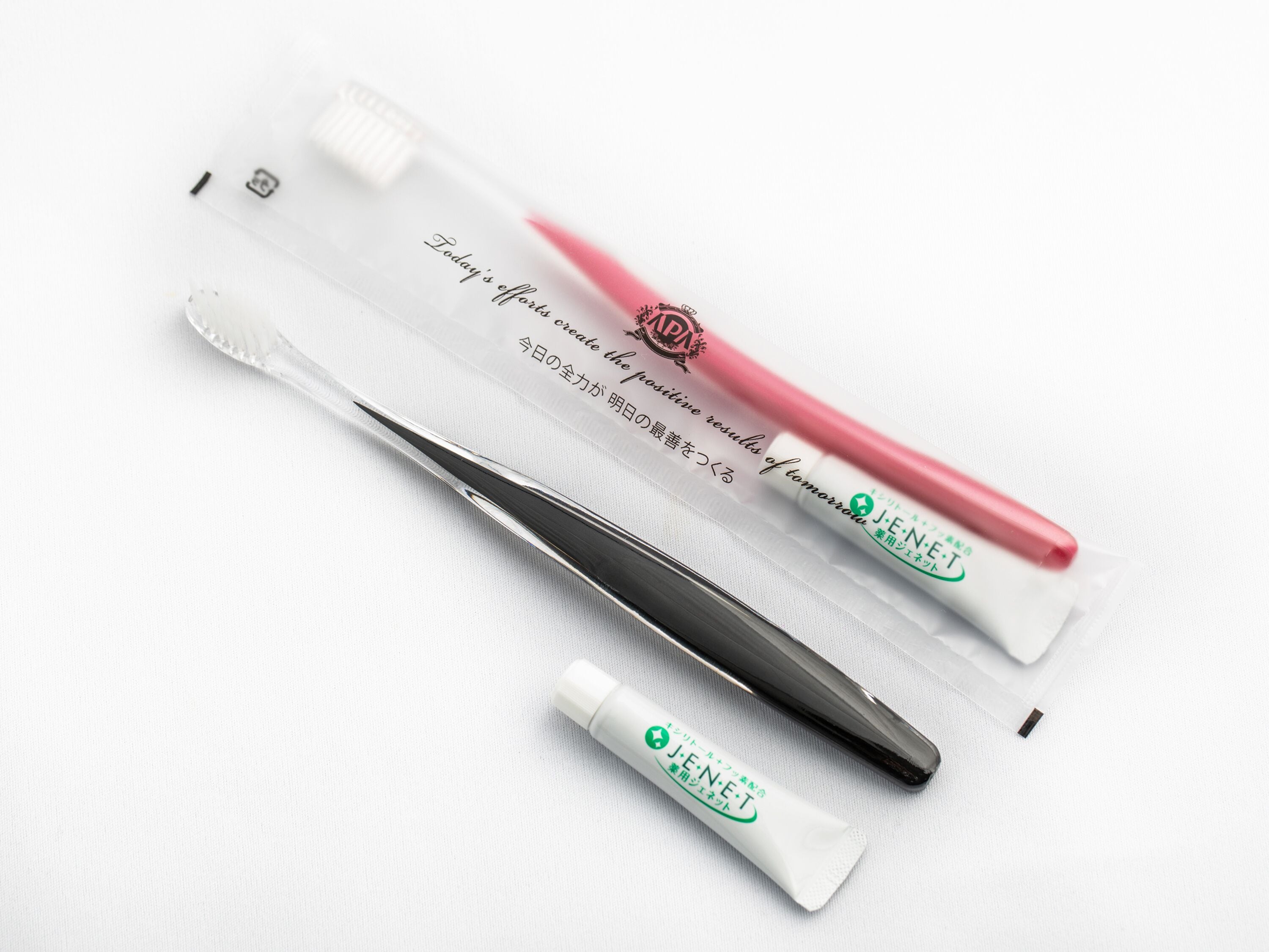 combined shower/bathtub, deep-soaking bathtub, free toiletries