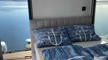 3 bedrooms, travel crib, WiFi, bed sheets