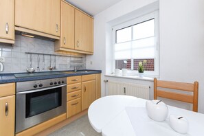 Kühlschrank, Ofen, Hochstuhl