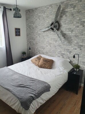 4 chambres, système d’insonorisation, fer et planche à repasser