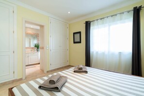 1 Schlafzimmer, Zimmersafe, Bügeleisen/Bügelbrett, Reisekinderbett