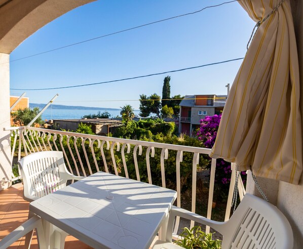 Apartment | Balcony - Captivating 1-bed Apartment in Podstrana (Podstrana)