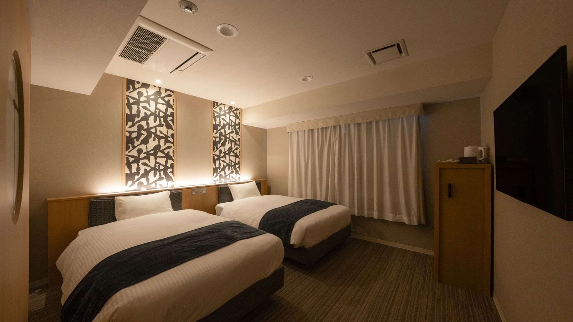 Down duvets, in-room safe, blackout curtains, free WiFi