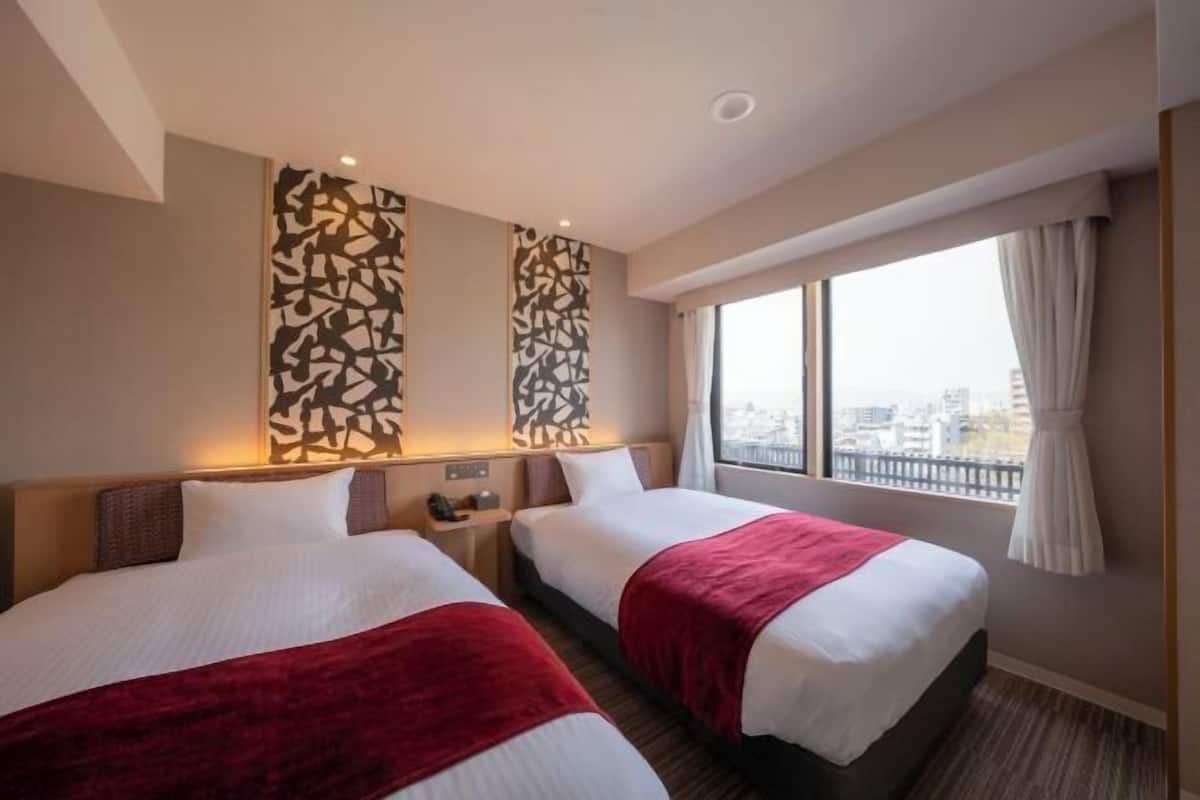 1 bedroom, down duvets, in-room safe, blackout curtains